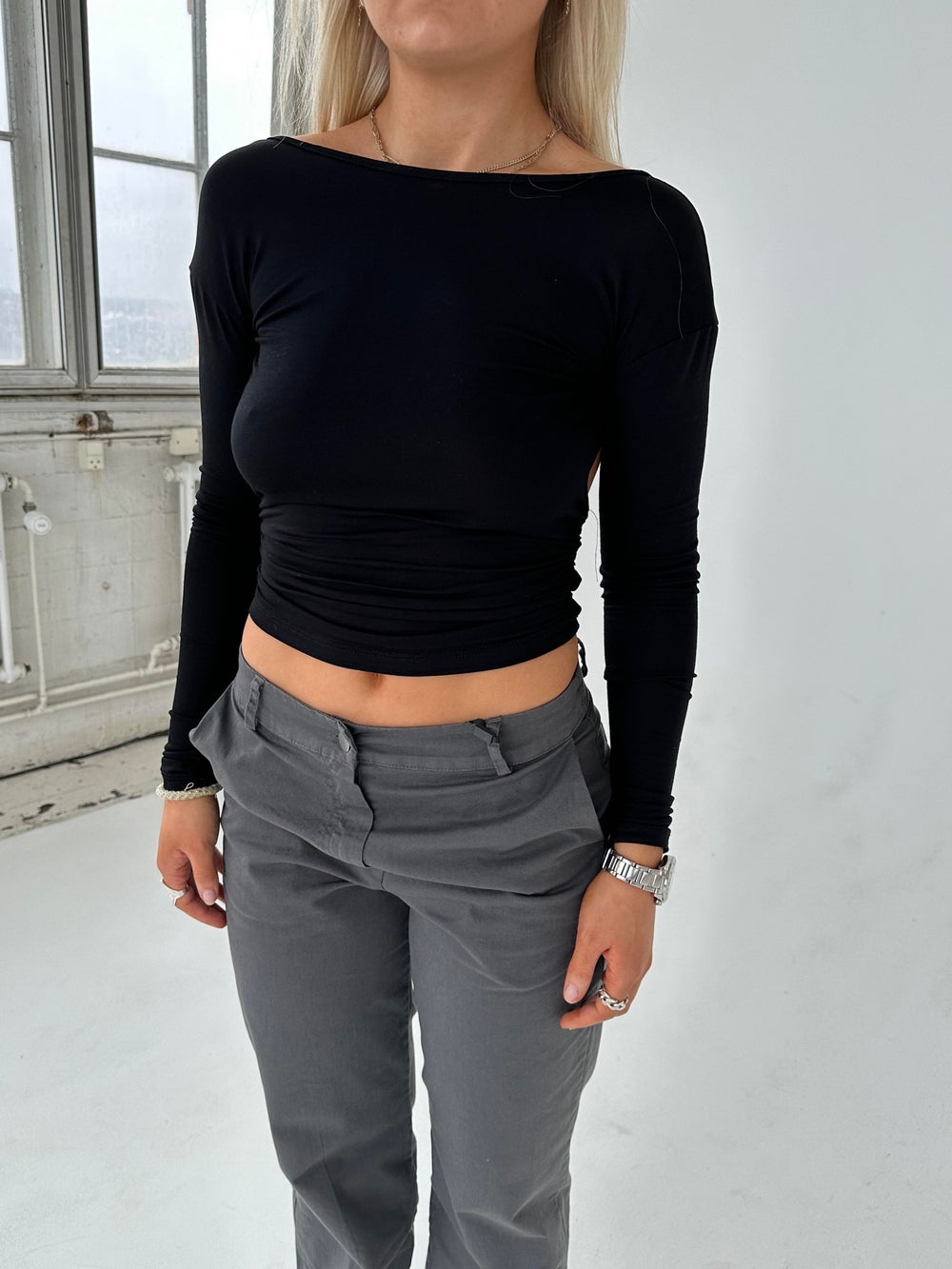 Leah bluse med åben ryg - sort
