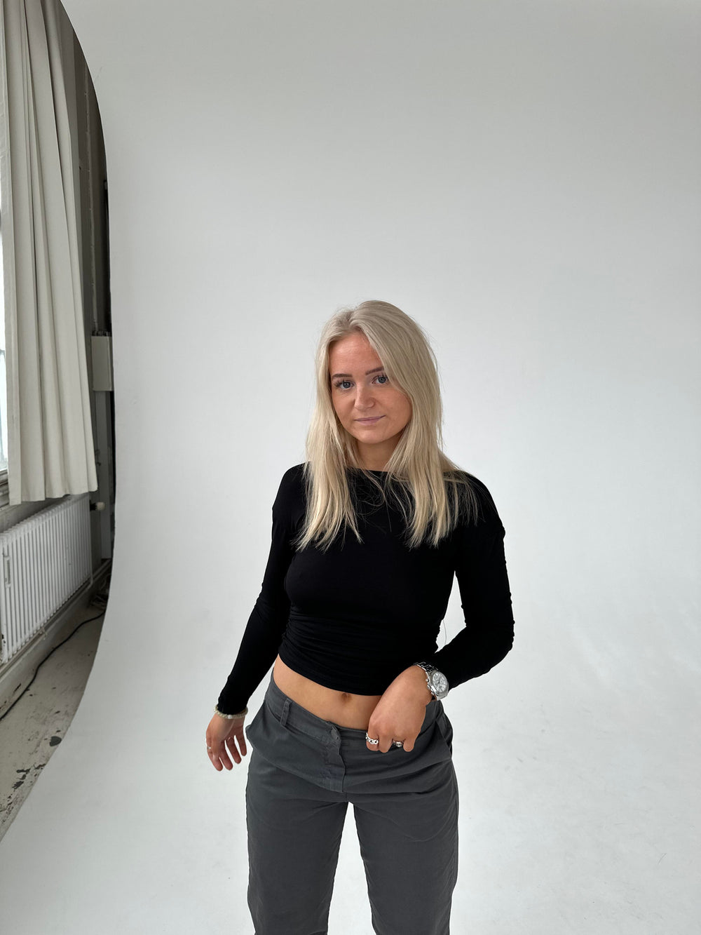 Leah bluse med åben ryg - sort