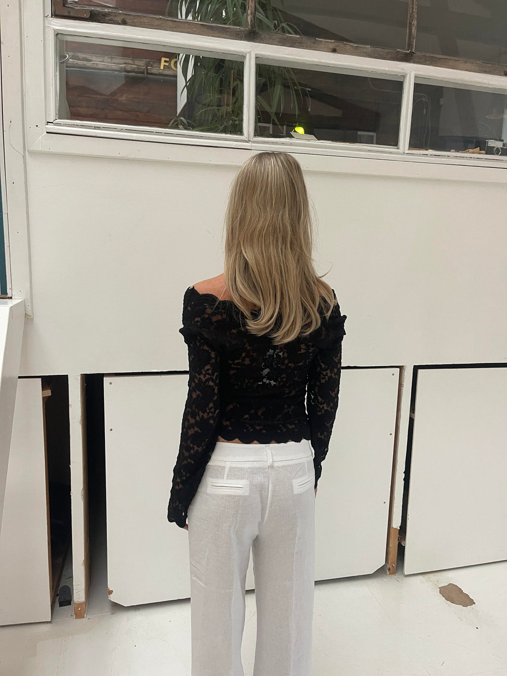 Bodil langærmet blonde bluse- sort