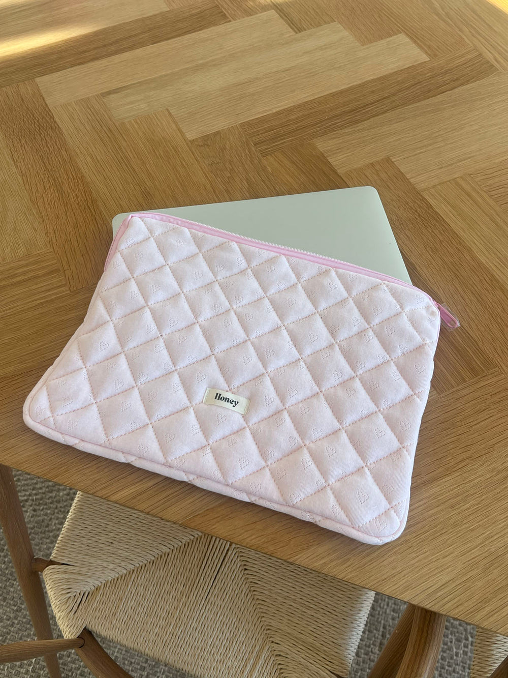 Honey computer sleeve - Lyserød med broderet hjerter