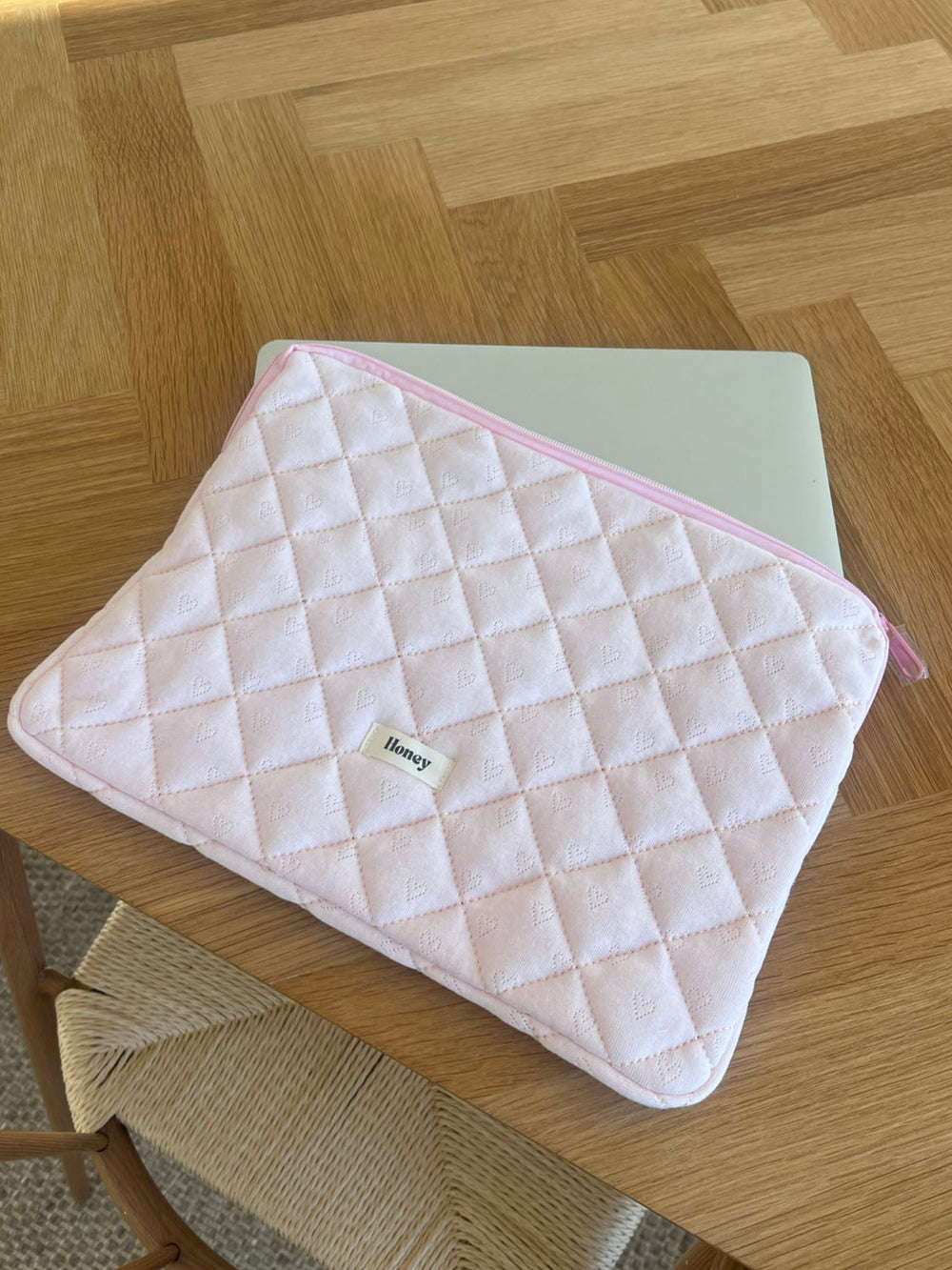 Honey computer sleeve - Lyserød med broderet hjerter