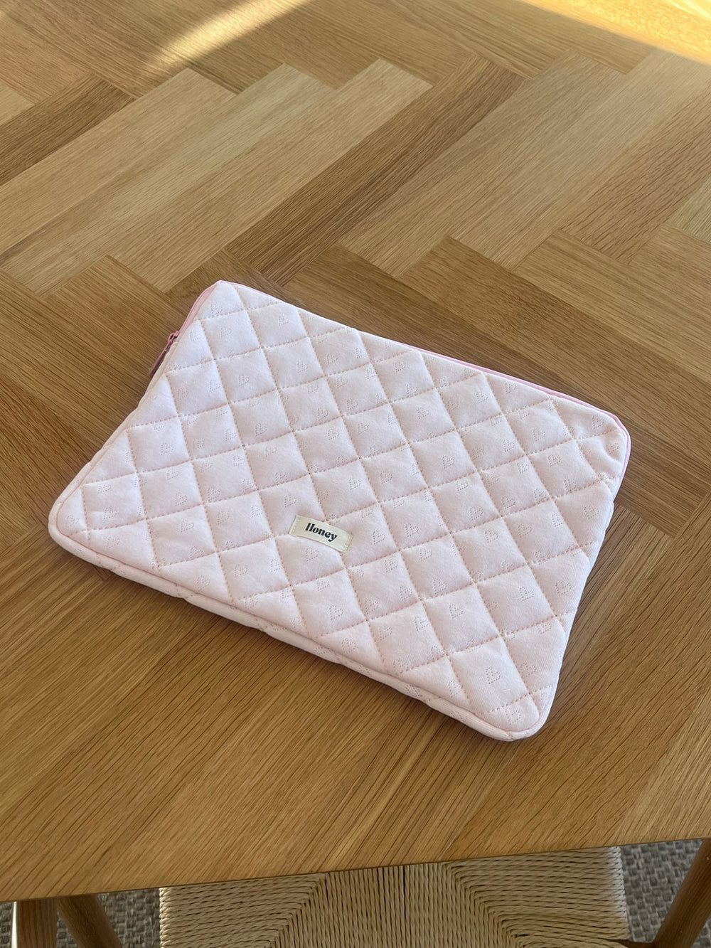 Honey computer sleeve - Lyserød med broderet hjerter