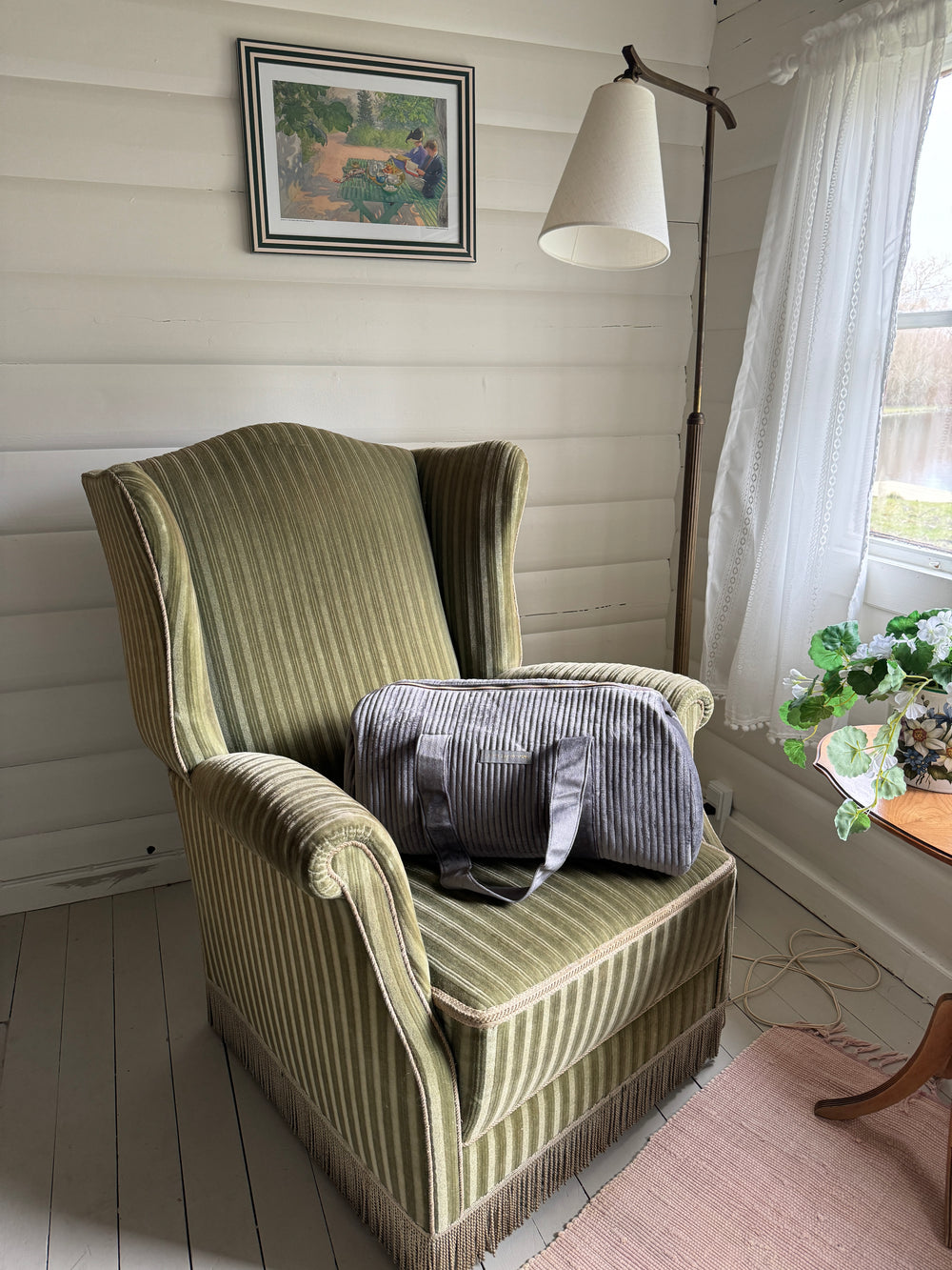 Kos rundt taske i velour - grå