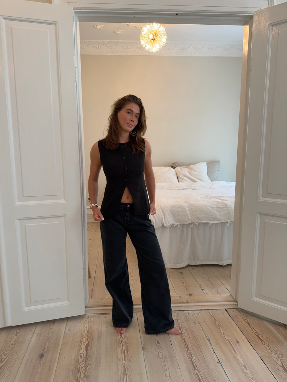 Annika vest med knapper - Sort