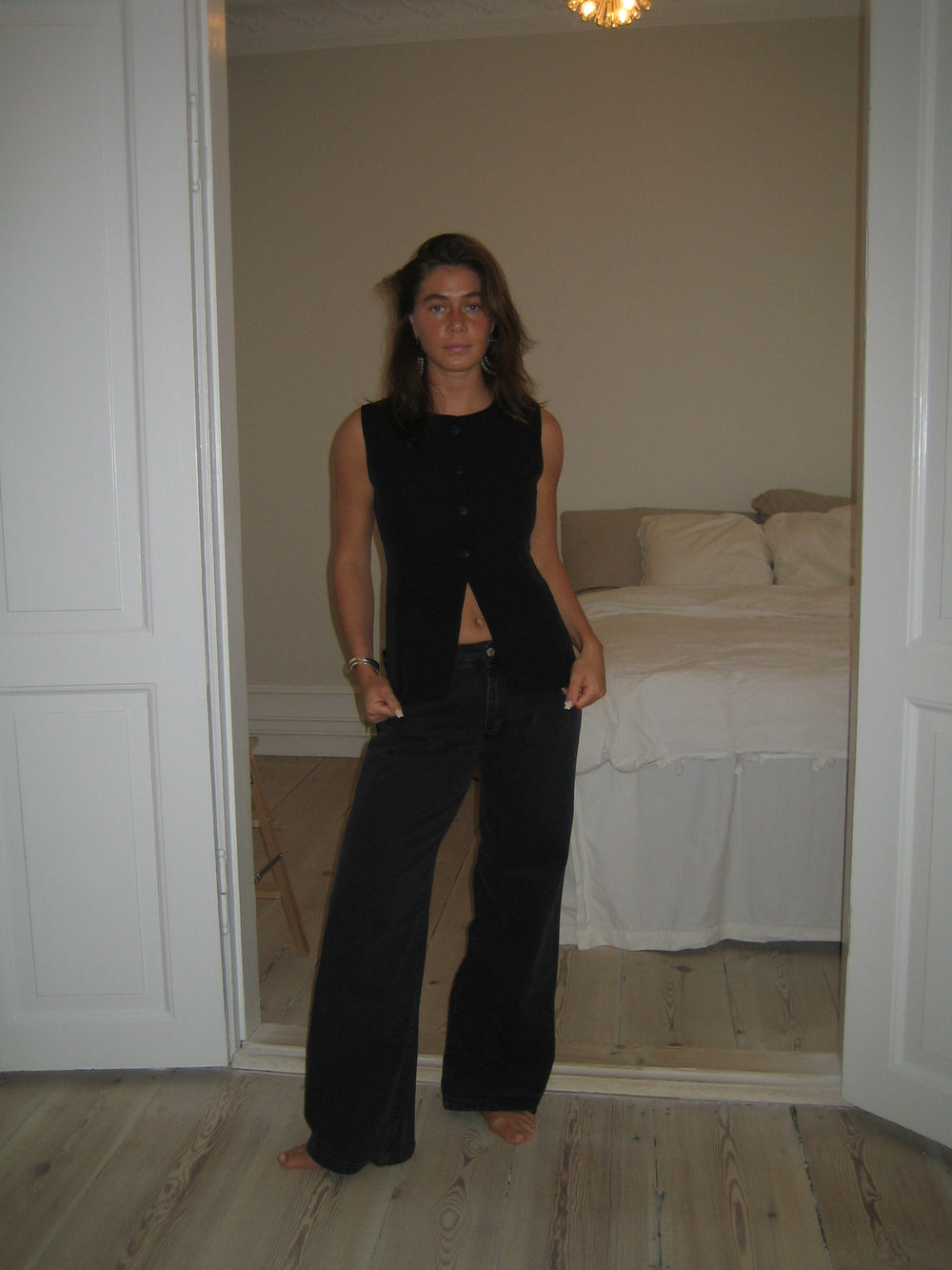 Annika vest med knapper - Sort