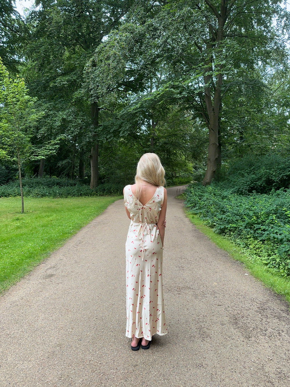 Marielle kjole med blomster - Beige