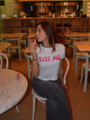 "Kiss me" baby tee - Hvid