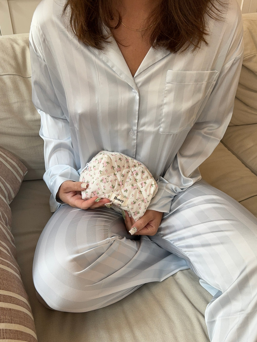 Honey lille toilettaske - Hvid med lyserøde blomster