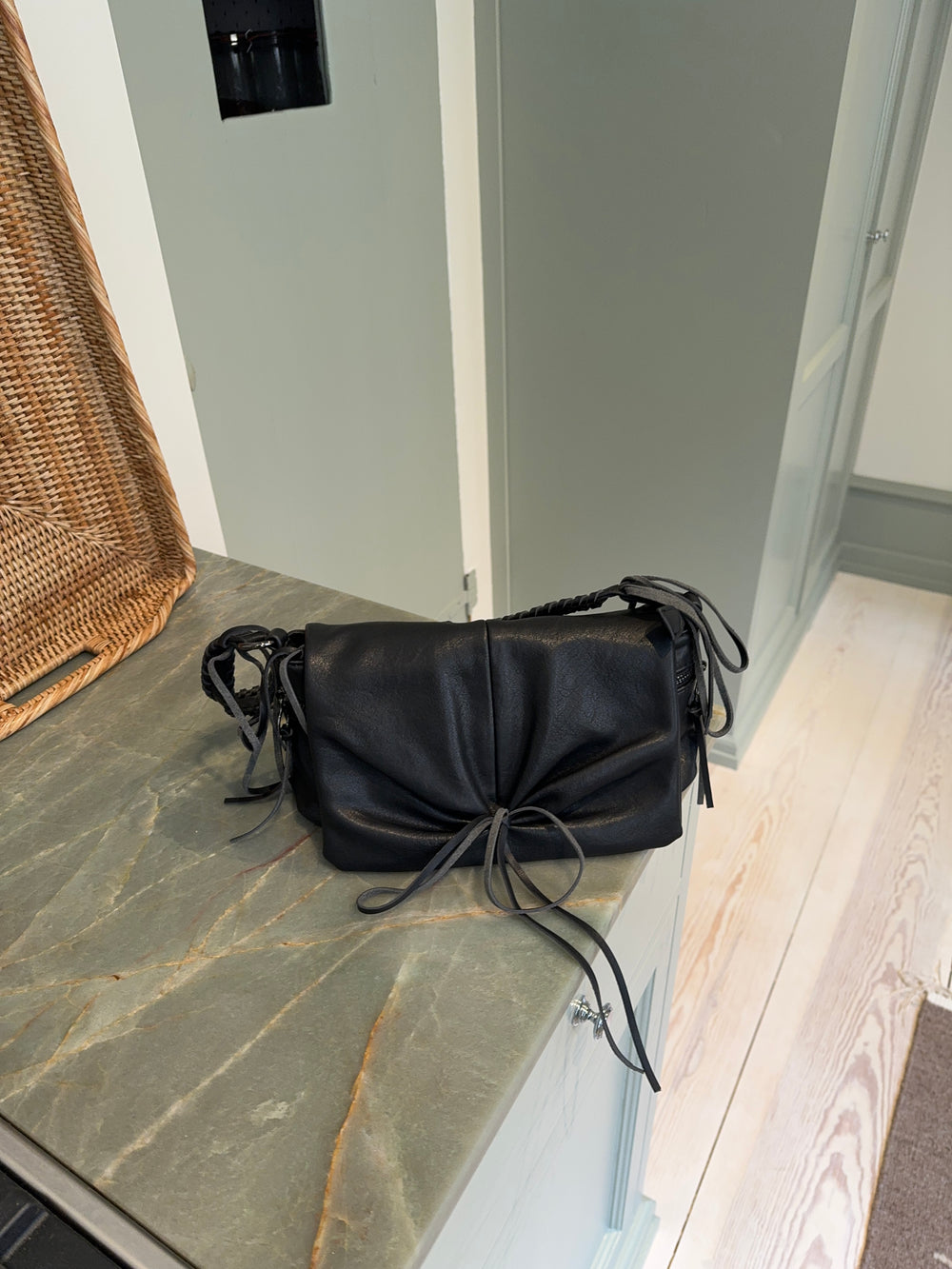 Out and about taske - Sort