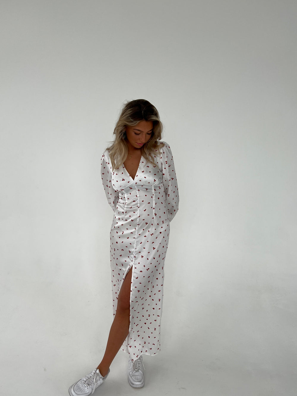 Frederikke kjole med røde blomster