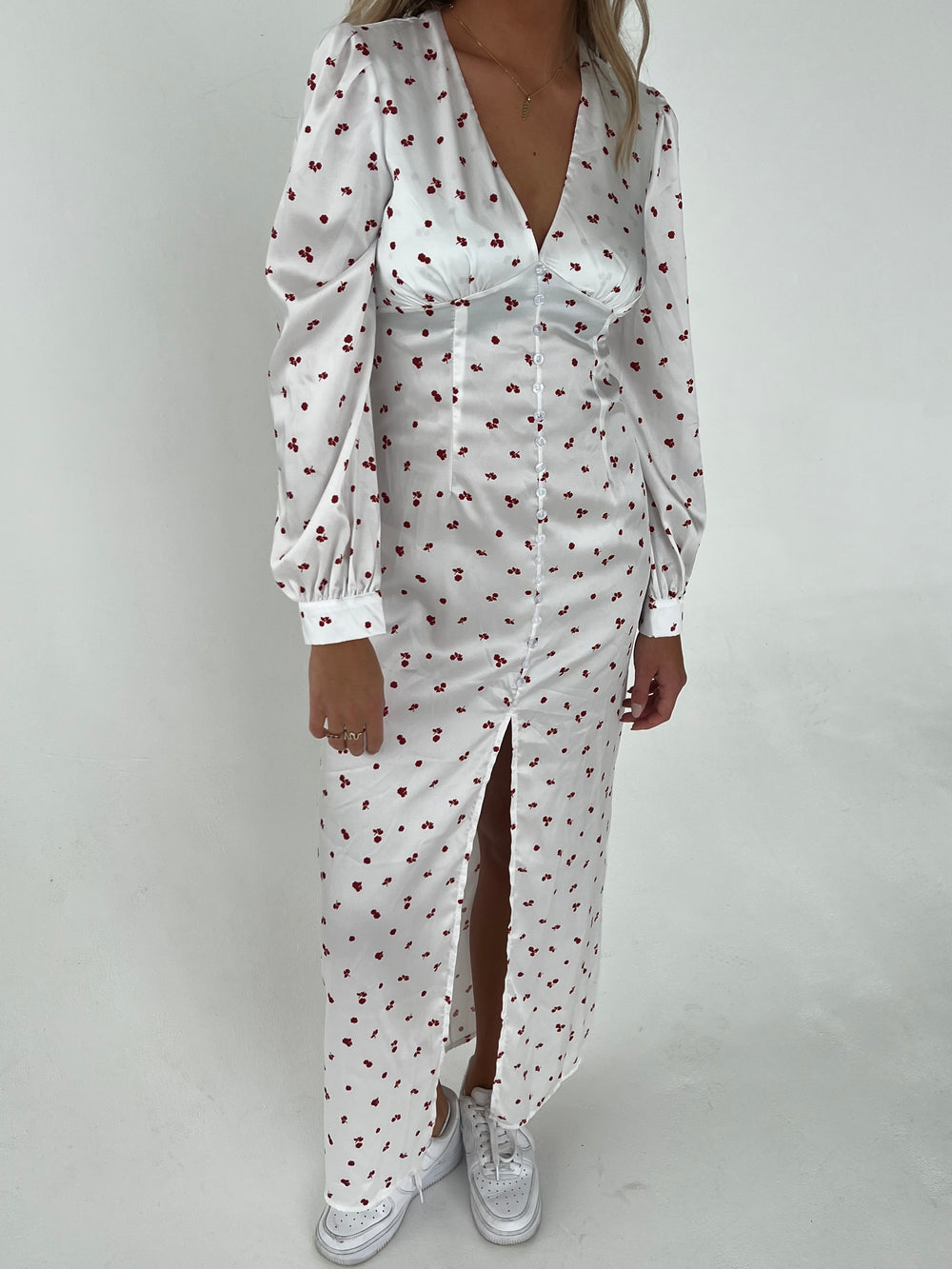 Frederikke kjole med røde blomster