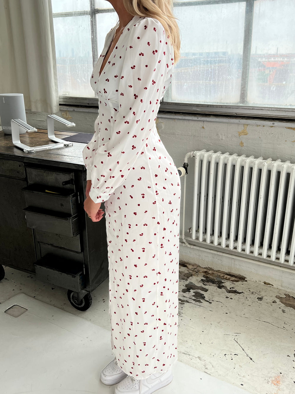 Frederikke kjole med røde blomster