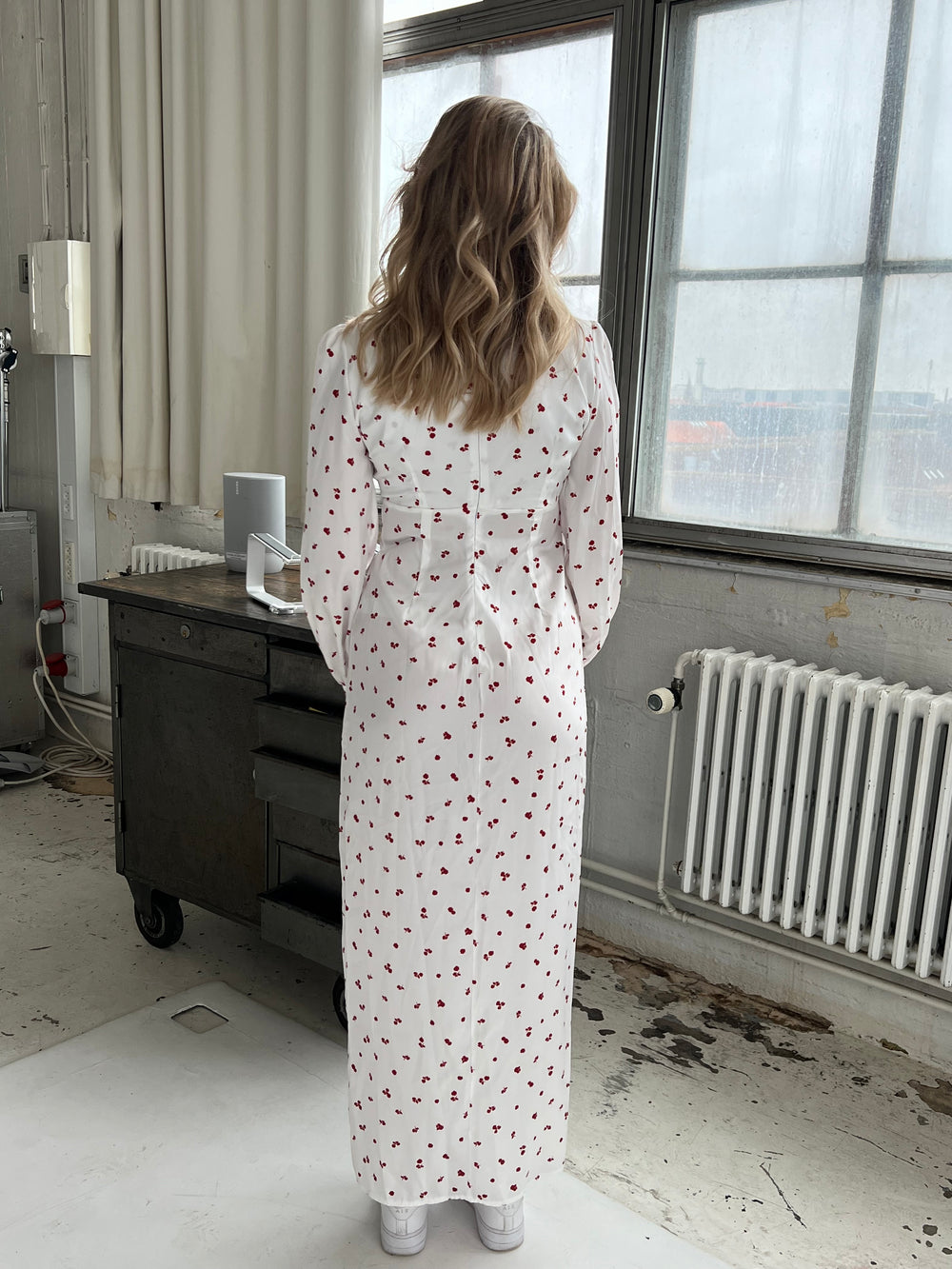 Frederikke kjole med røde blomster