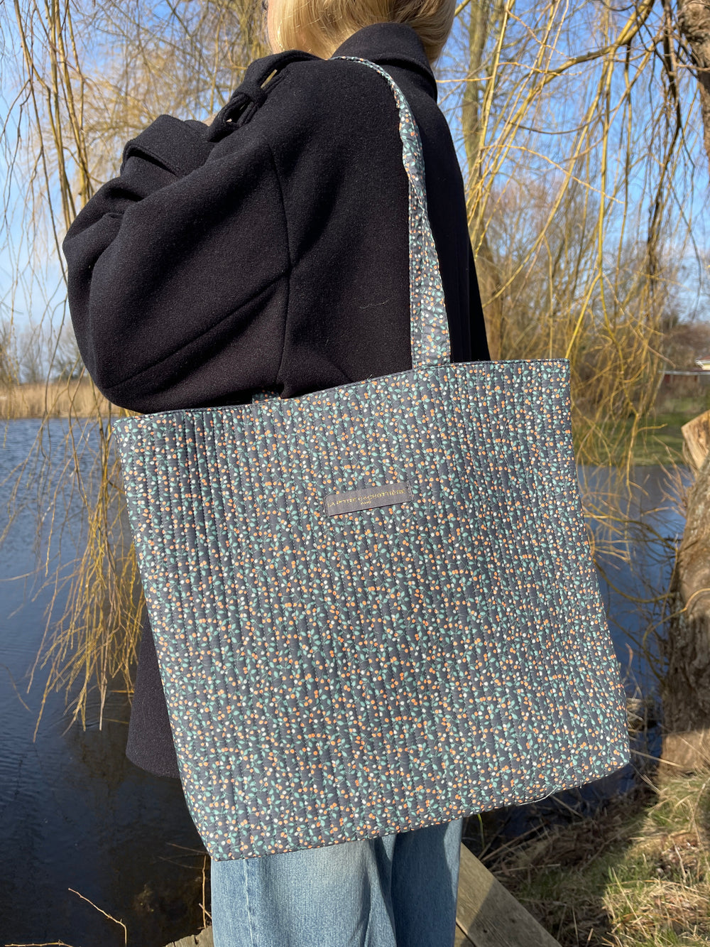 Rhodes net med blomster - navy/grøn