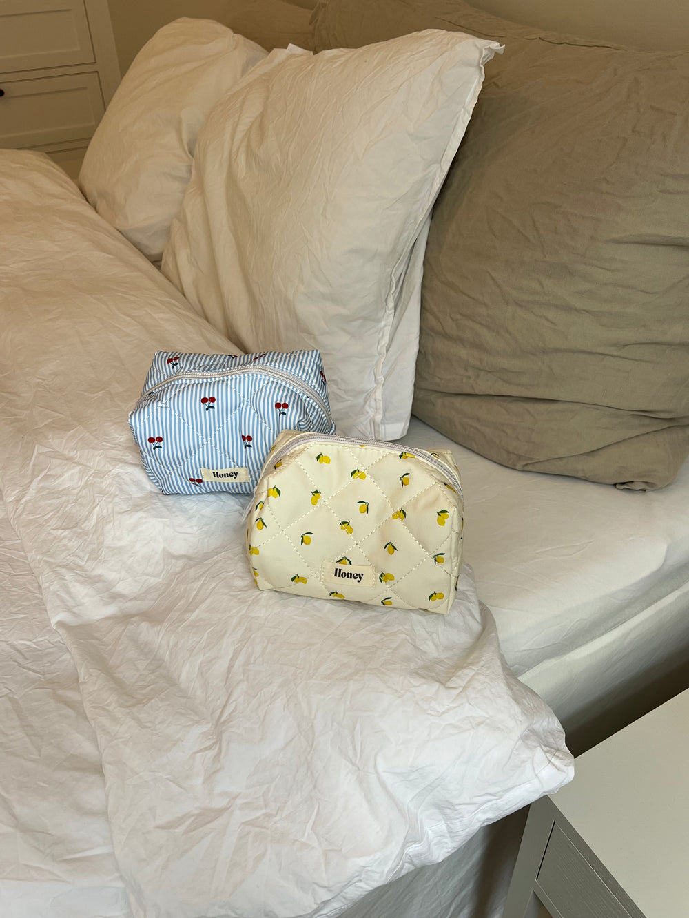 Honey lille toilettaske - Lys gul med citroner