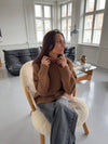 Valdamara oversized striktrøje med turtleneck - Brun