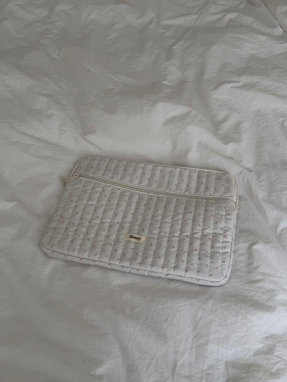 Honey computer sleeve - Off white med små lyserøde blomster