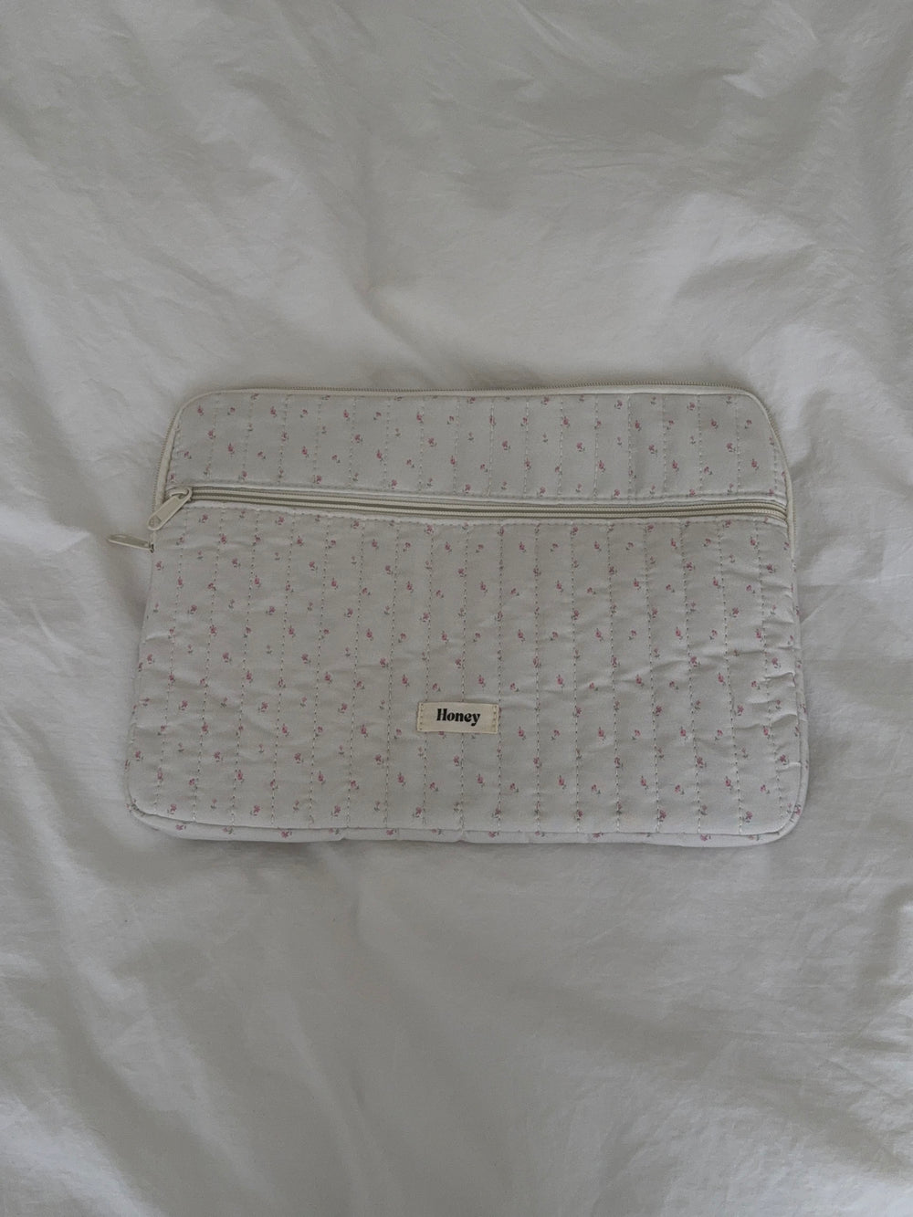 Honey computer sleeve - Off white med små lyserøde blomster