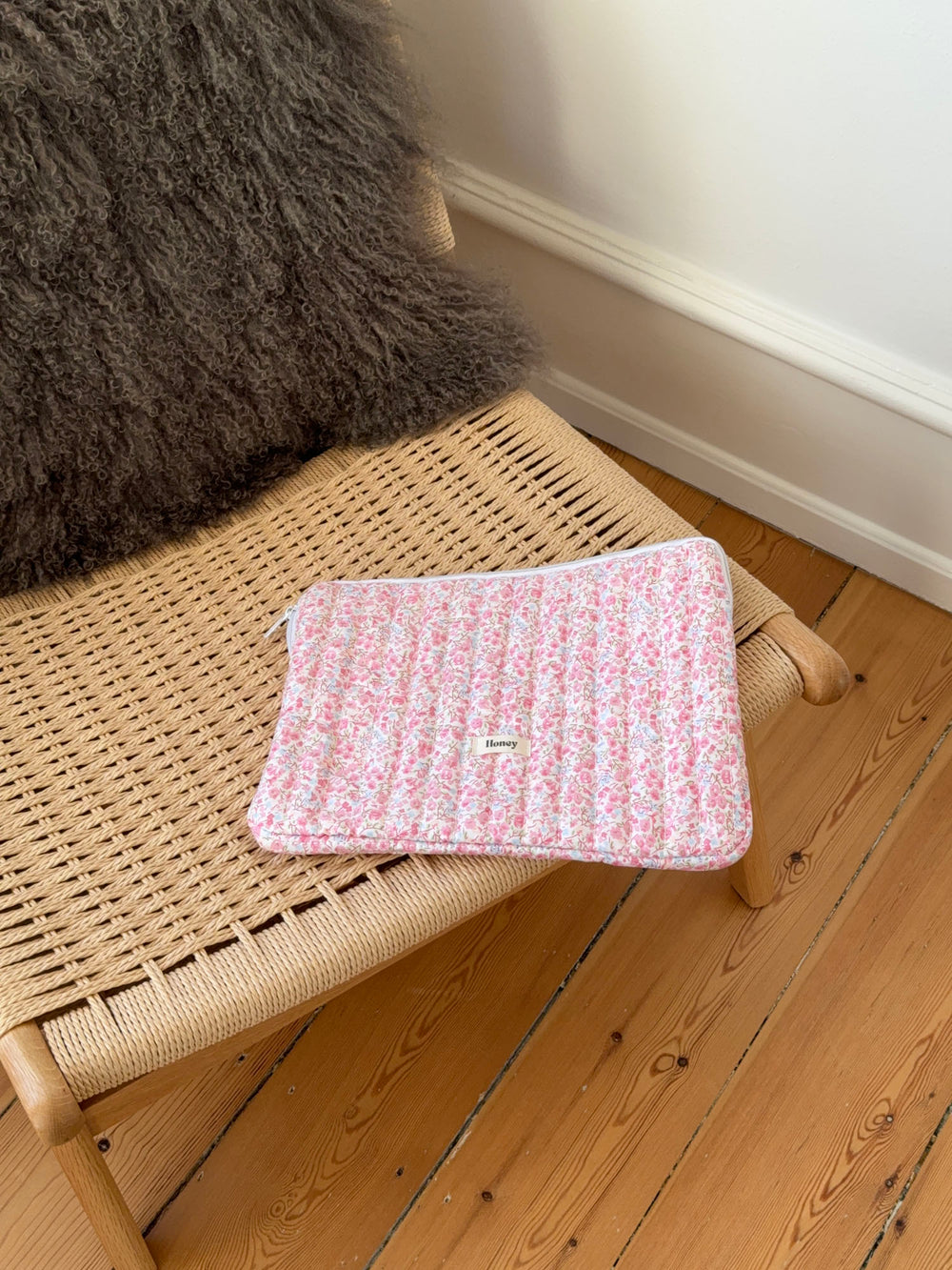 Honey computer sleeve - Hvid med lyserøde/blå blomster