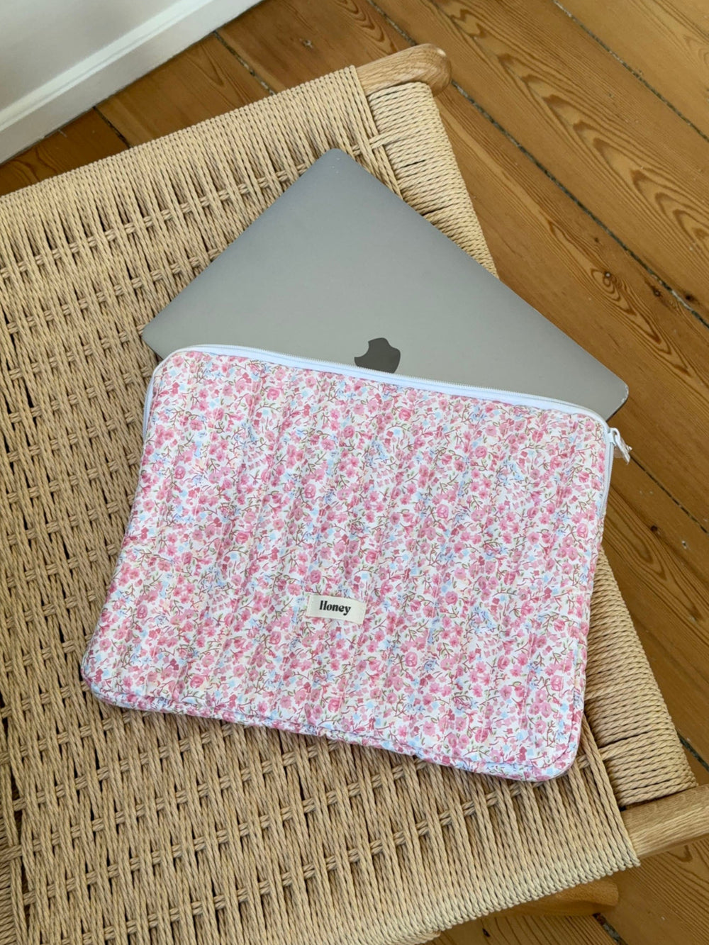 Honey computer sleeve - Hvid med lyserøde/blå blomster