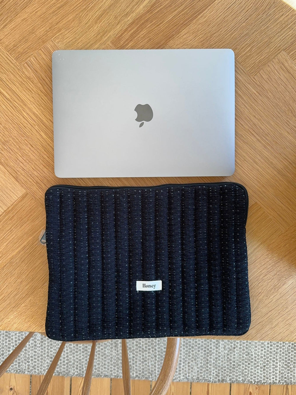 Honey computer sleeve - Sort med hvide prikker