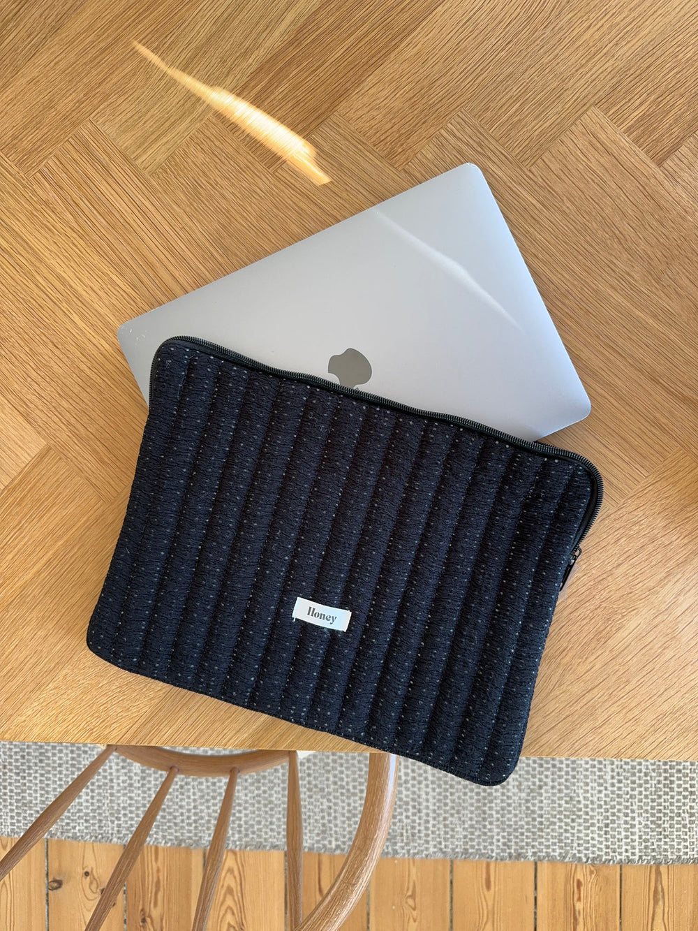 Honey computer sleeve - Sort med hvide prikker