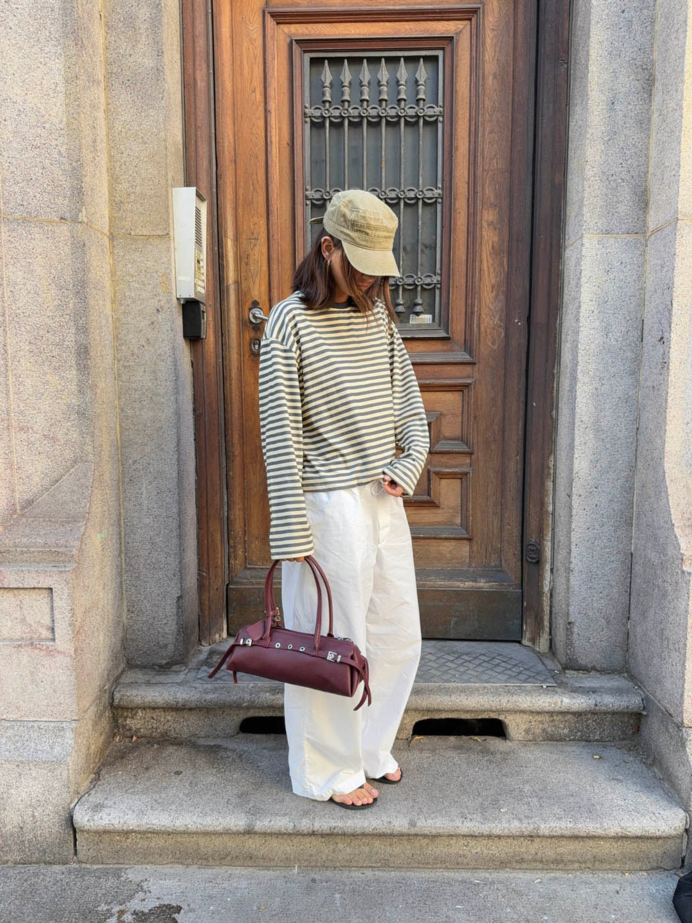 Bobby håndtaske med metalknapper - Rød