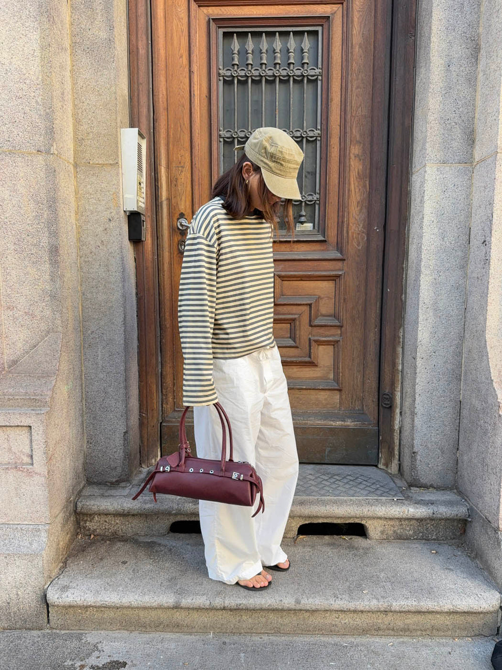 Bobby håndtaske med metalknapper - Rød