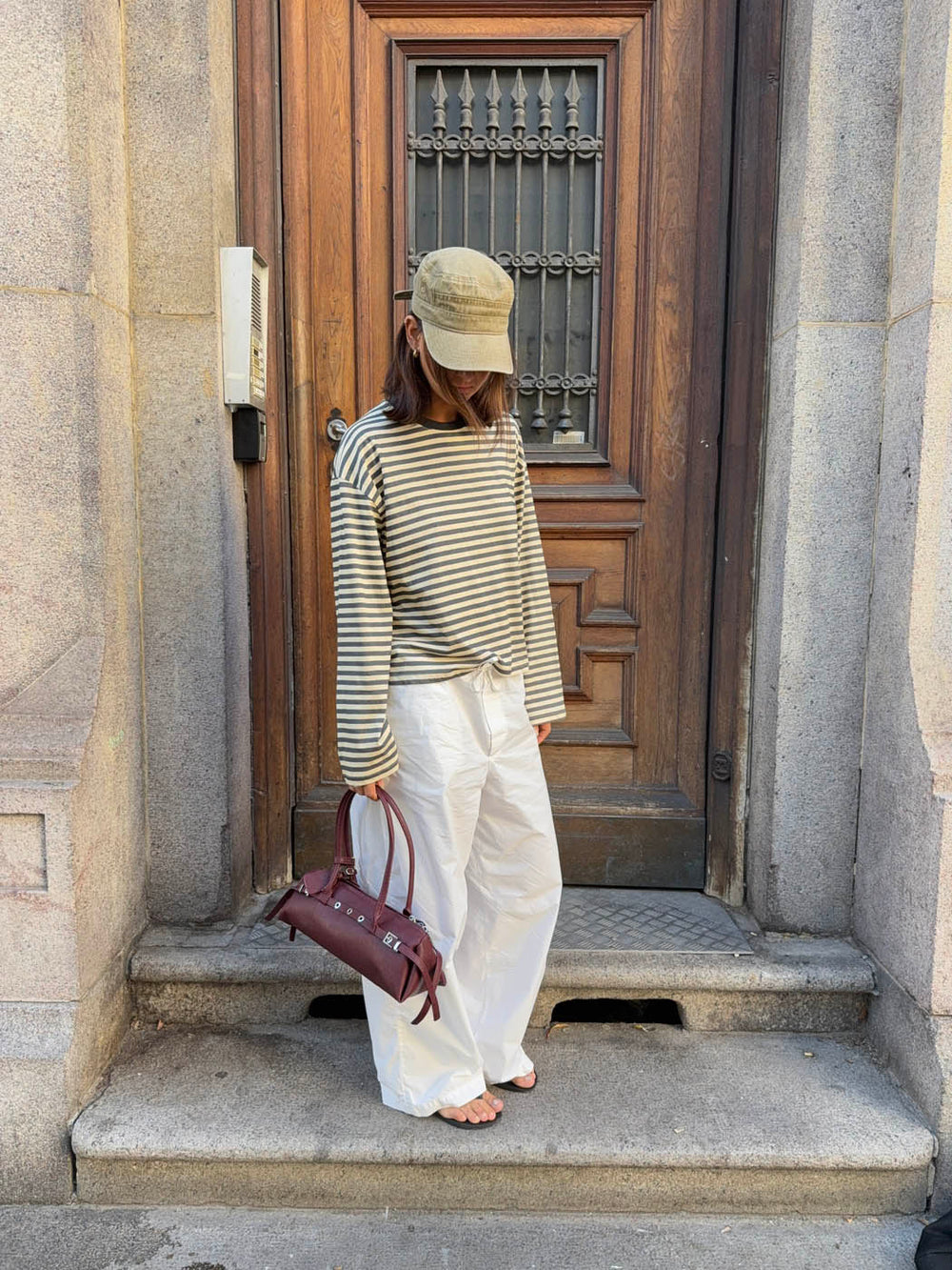 Bobby håndtaske med metalknapper - Rød