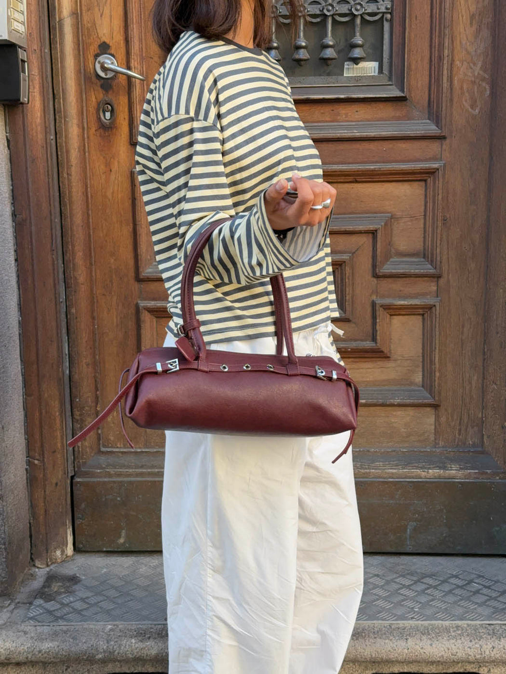 Bobby håndtaske med metalknapper - Rød