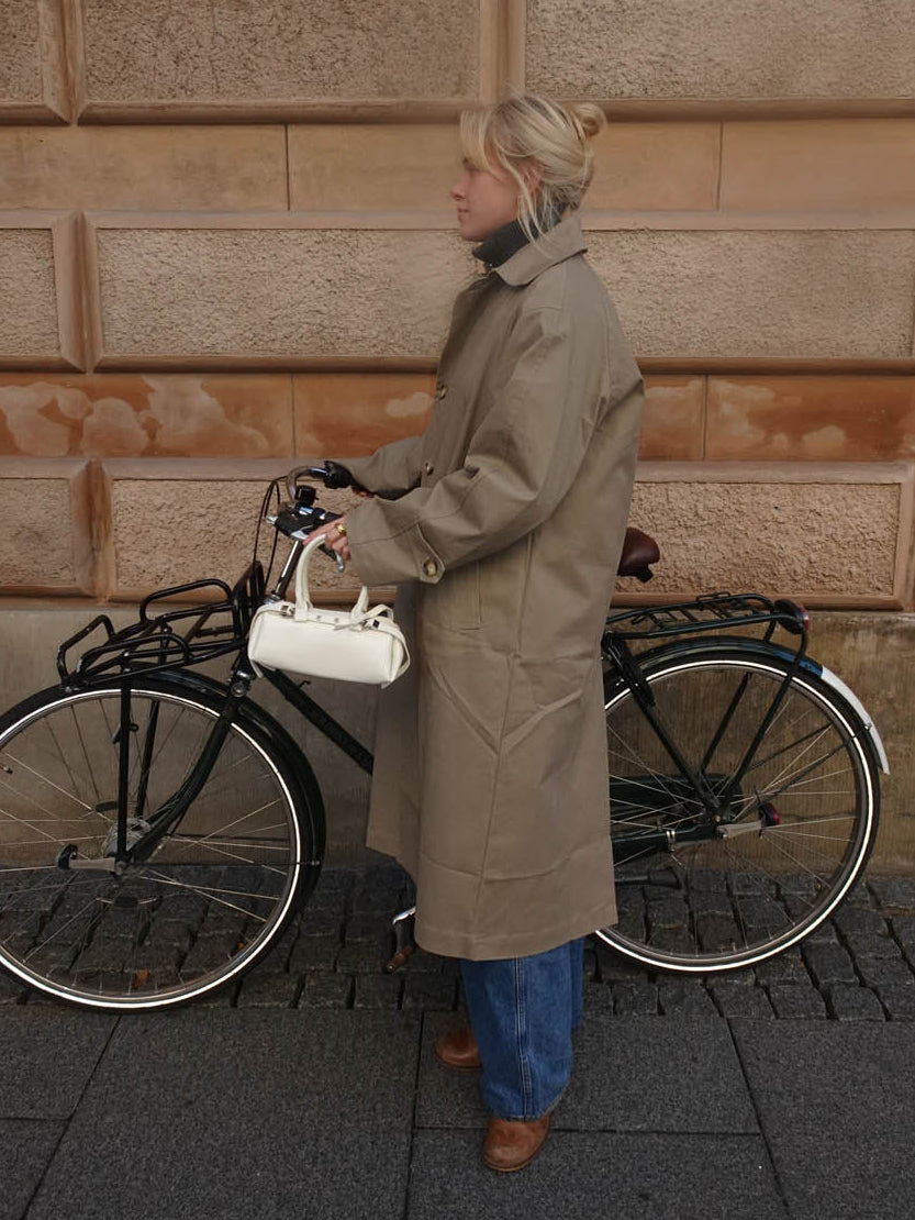 Ines håndtaske med spænde - Hvid