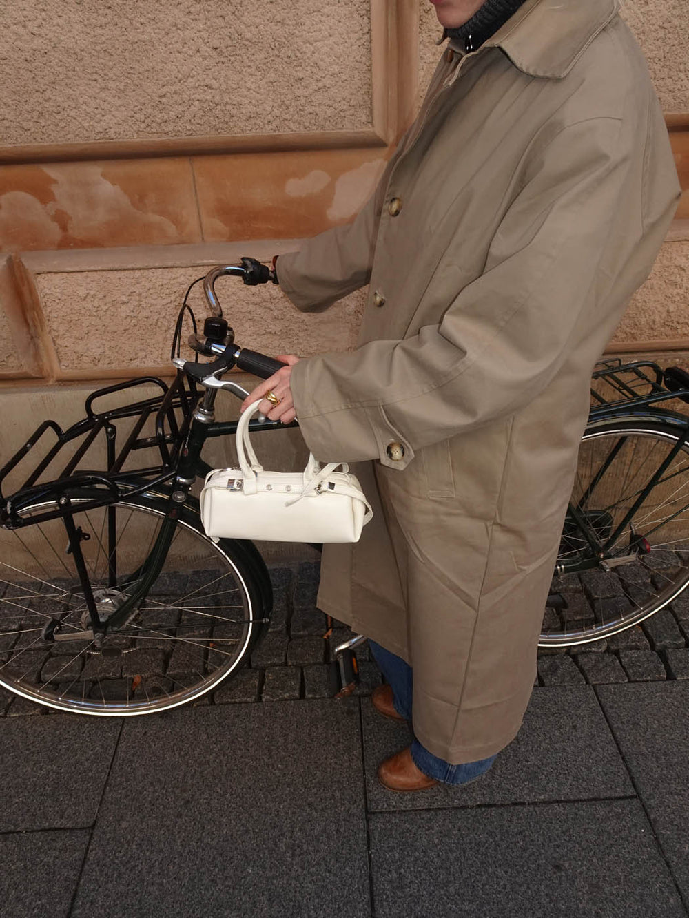 Ines håndtaske med spænde - Hvid