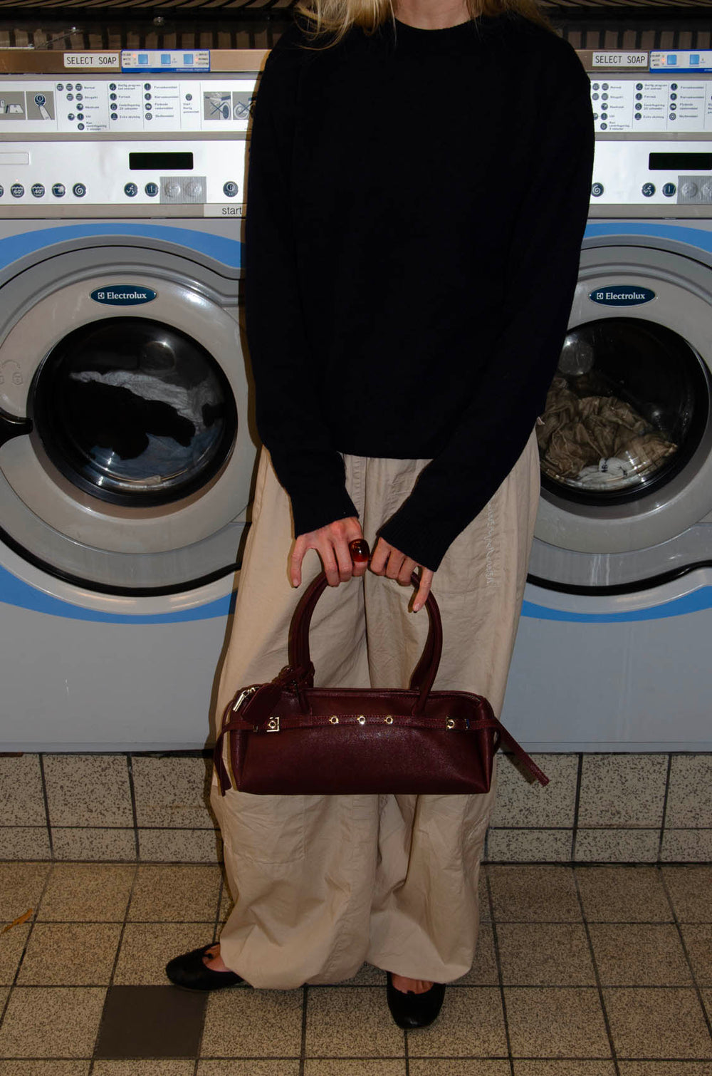 Bobby håndtaske med metalknapper - Rød