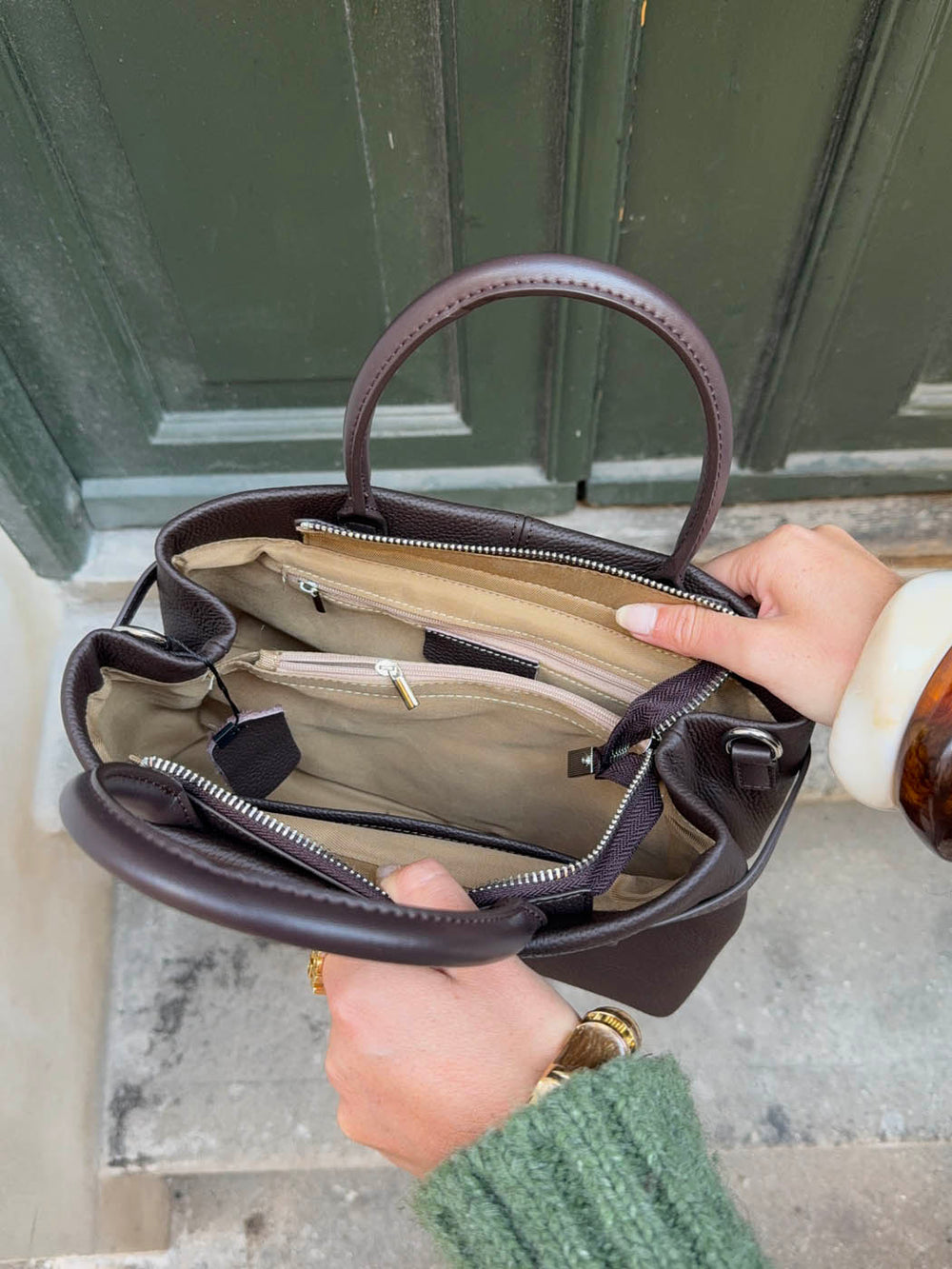 Lou lille håndtaske med detaljer - Brun