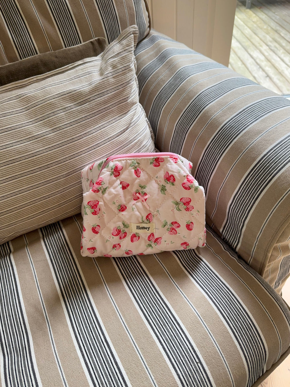 Honey lille toilettaske med jordbær - Lyserød
