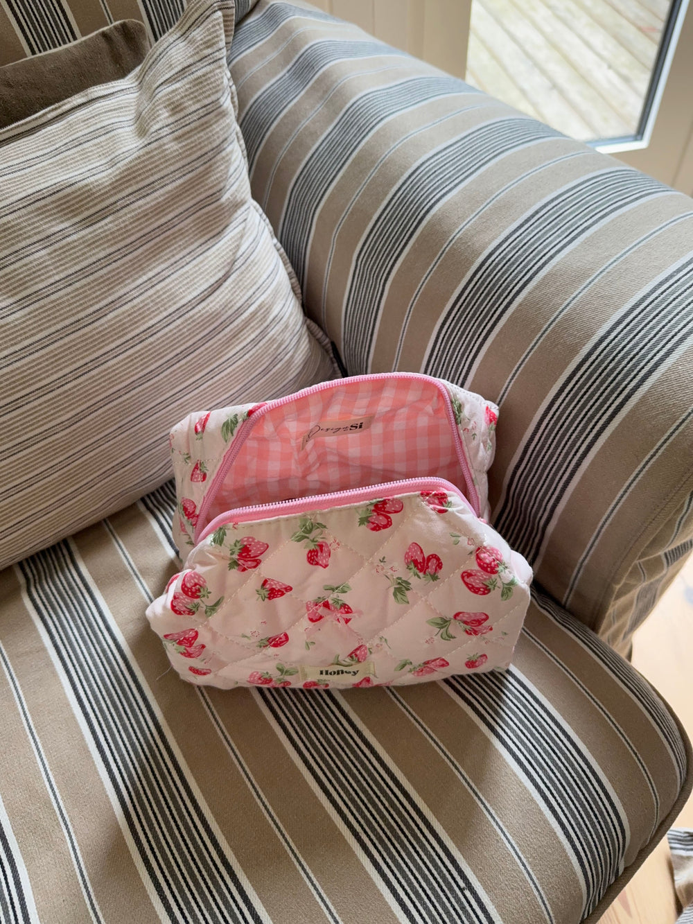 Honey lille toilettaske med jordbær - Lyserød