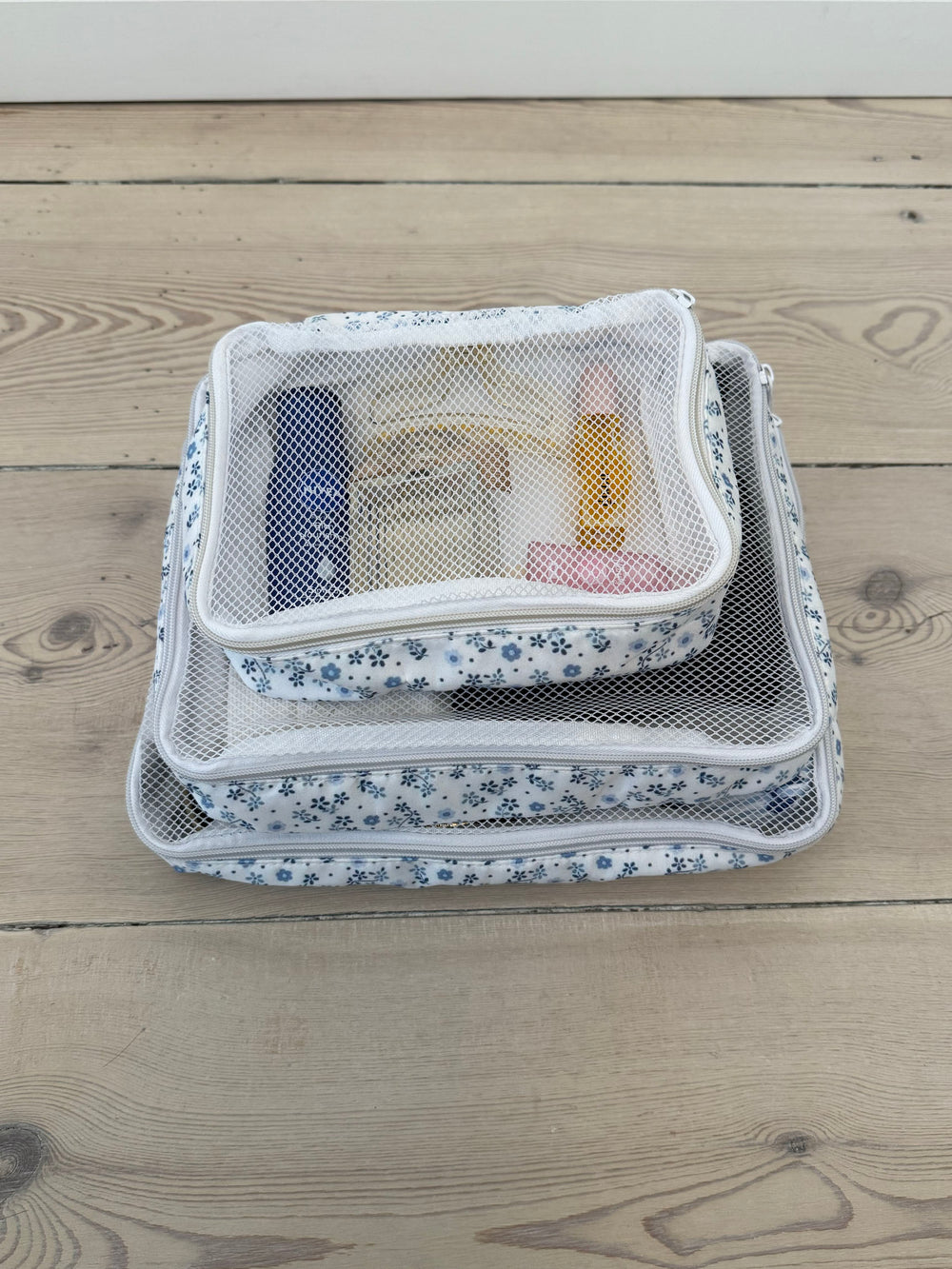 Honey packing cubes - Hvid med blå blomster