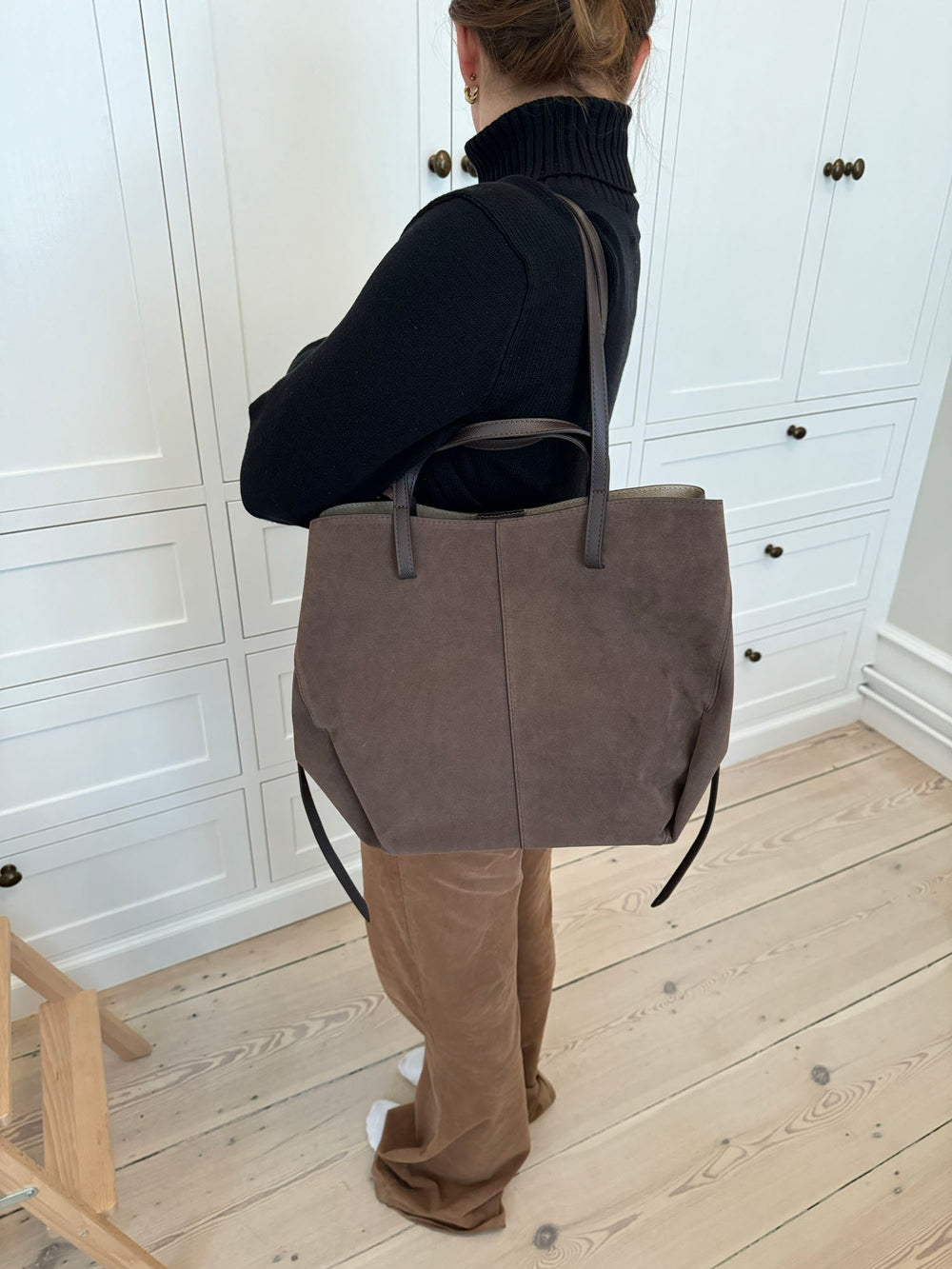 Bergen skuldertaske i ruskind - Brun