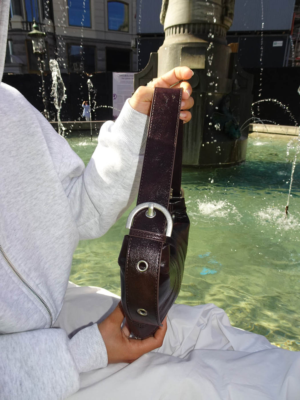 Lara skuldertaske i læder - Brun