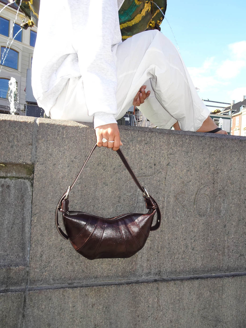 Lara skuldertaske i læder - Brun