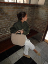Bergen skuldertaske i ruskind -  Lys Beige