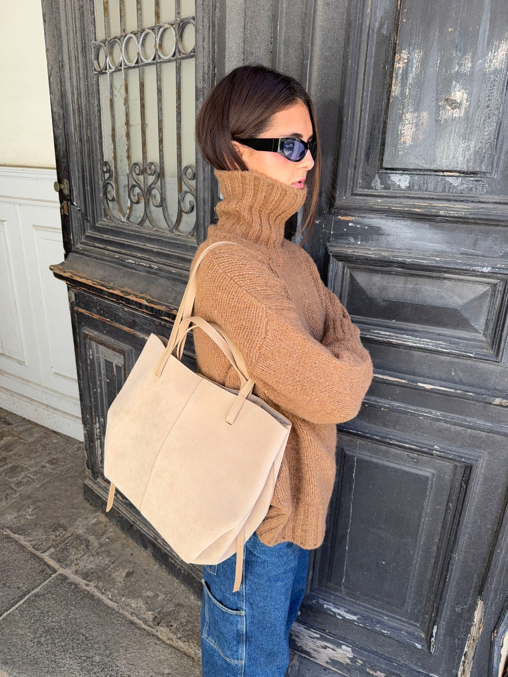 Bergen skuldertaske i ruskind -  Lys Beige