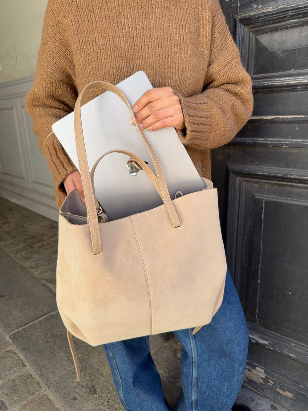 Bergen skuldertaske i ruskind -  Lys Beige