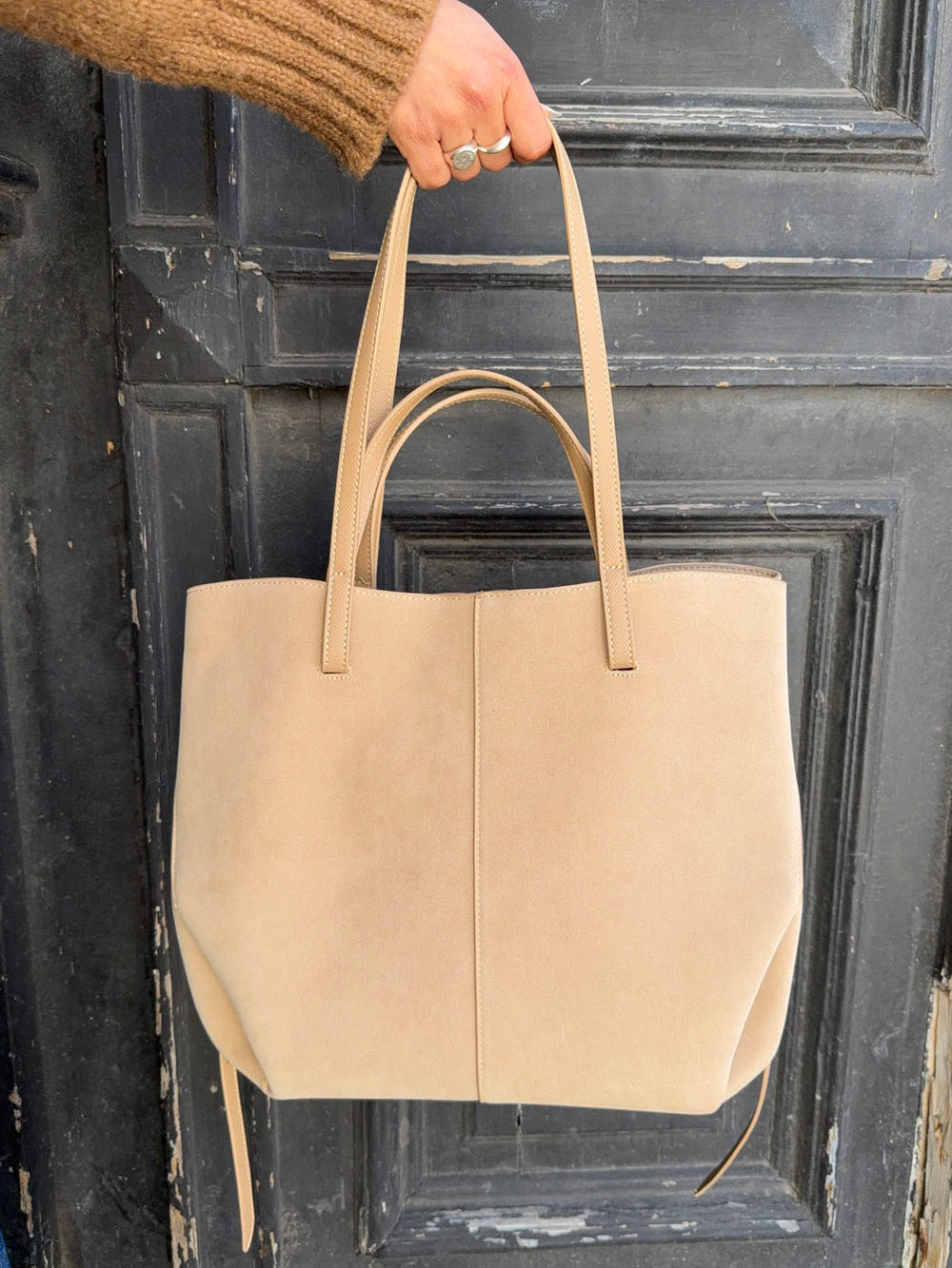 Bergen skuldertaske i ruskind -  Lys Beige
