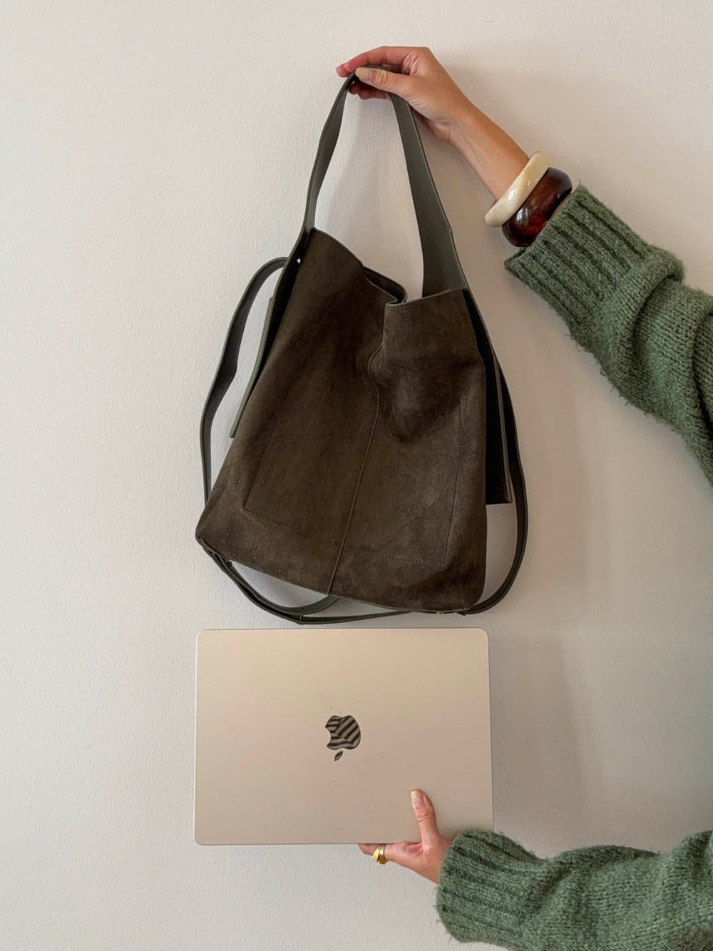 Sile skuldertaske i ruskind med sidelommer - Kaki