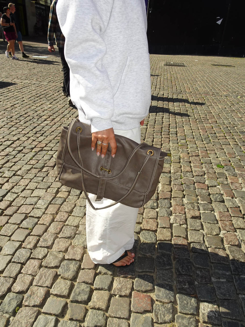 Vilo skuldertaske med spænde - Brun