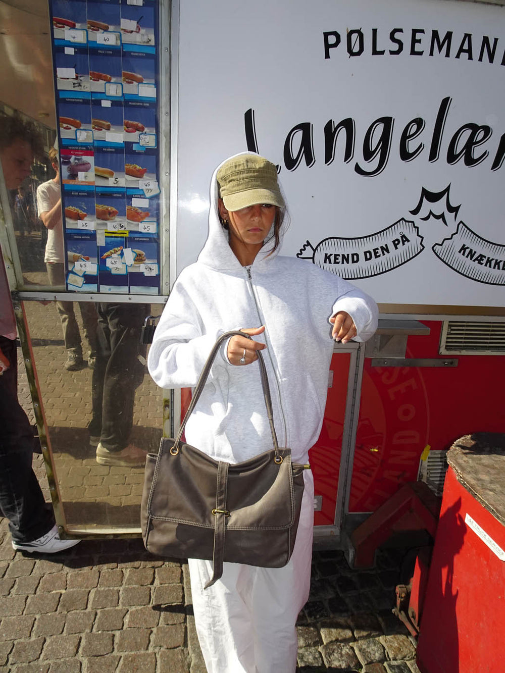 Vilo skuldertaske med spænde - Brun