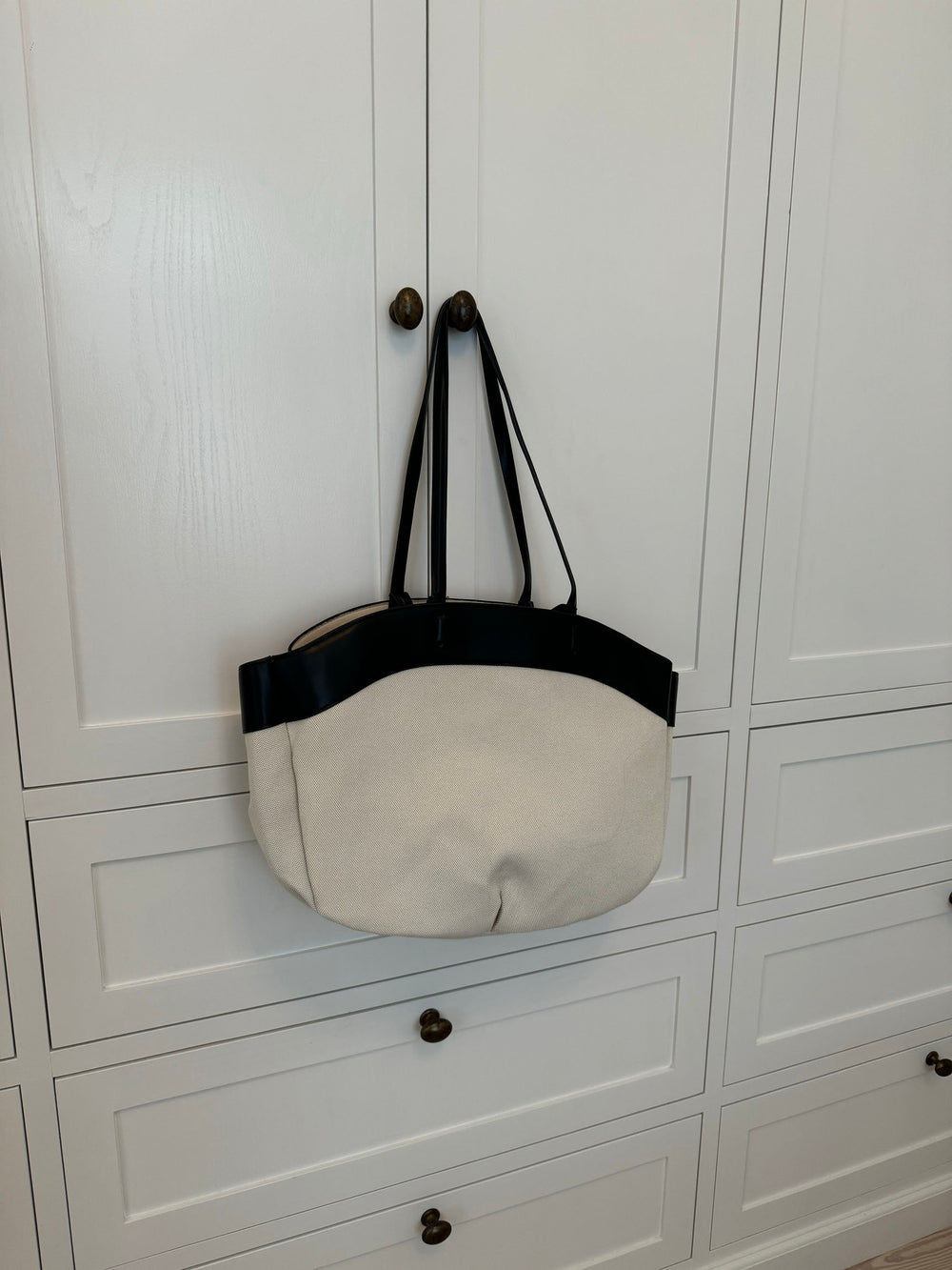 Dehli skuldertaske - Off white/sort