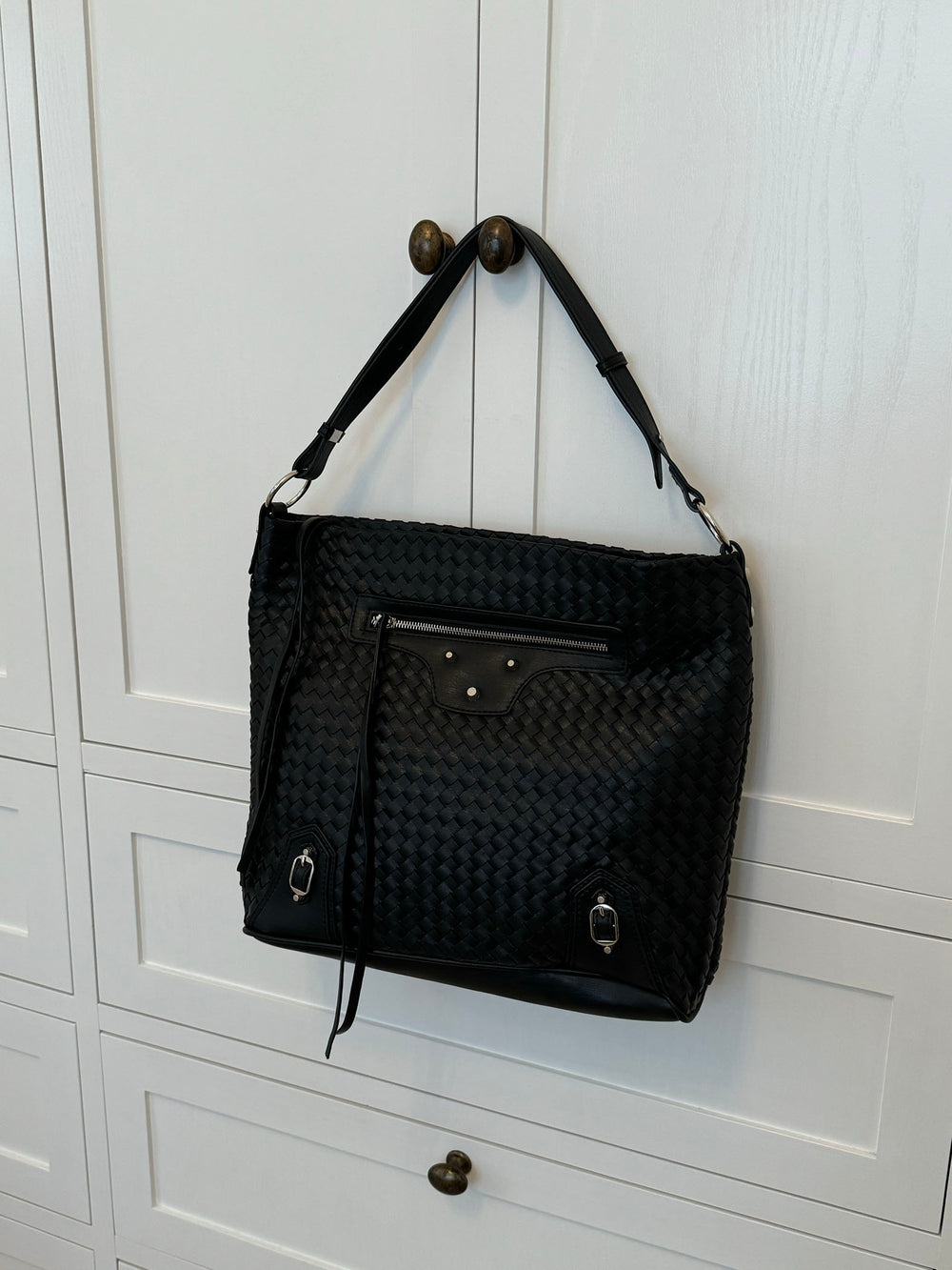Mumbai skuldertaske i flet - Sort