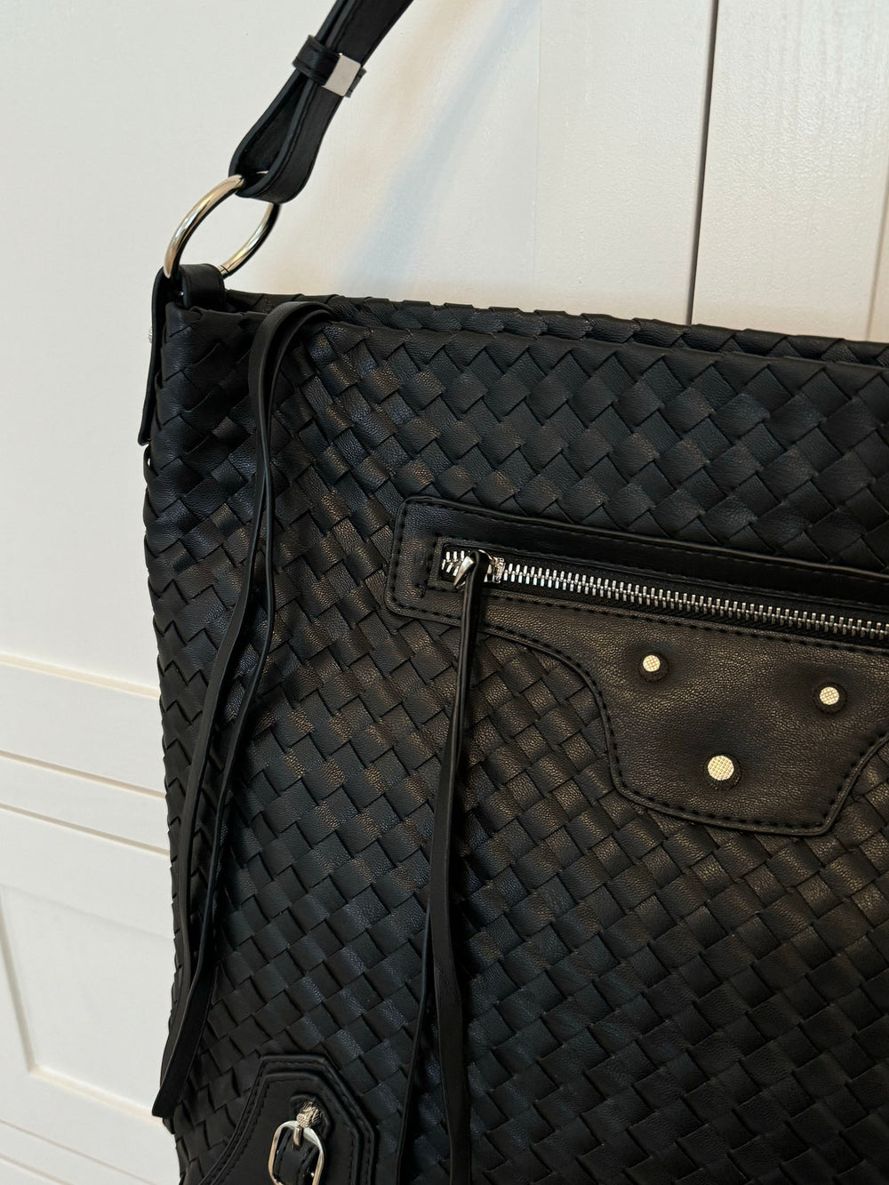 Mumbai skuldertaske i flet - Sort